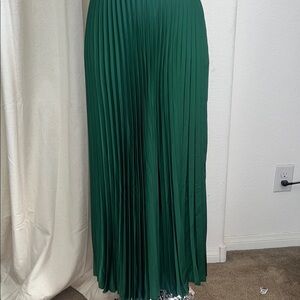Zara Elegant Green Pleated Skirt